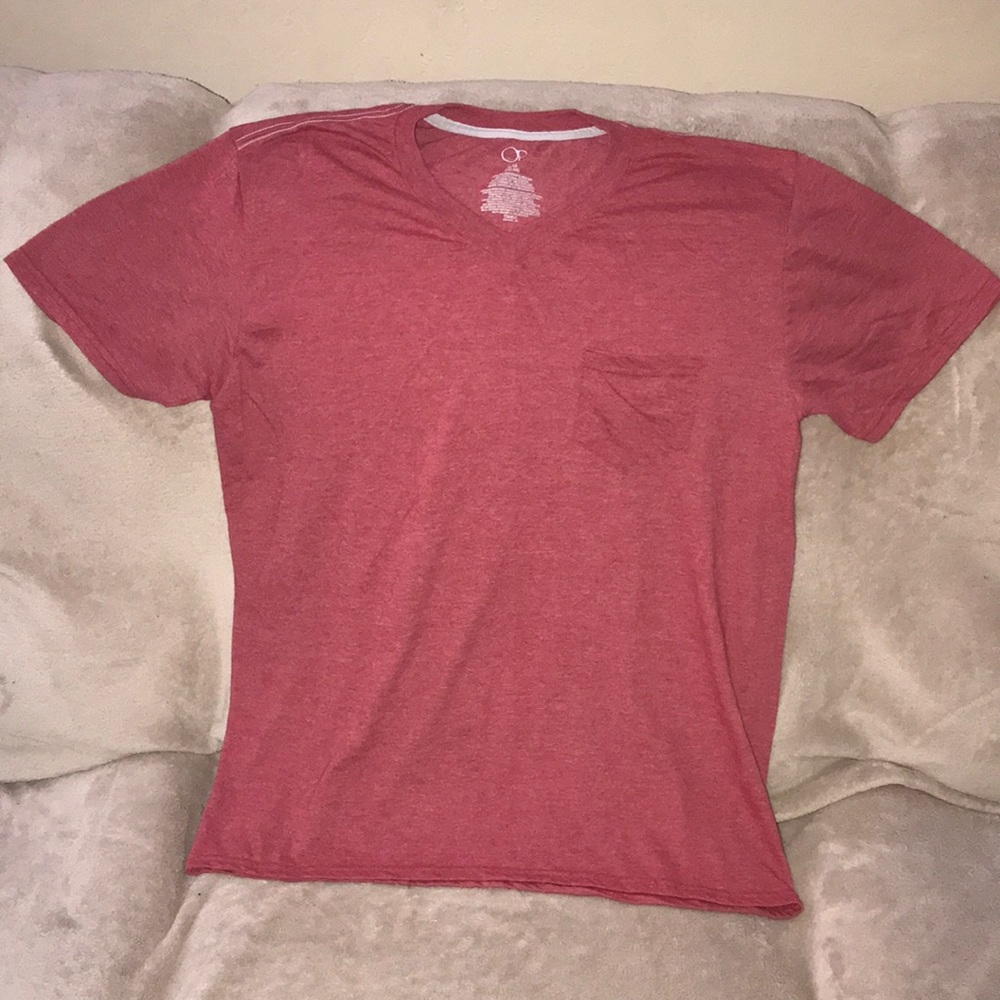 OP large red V neck tee 💕